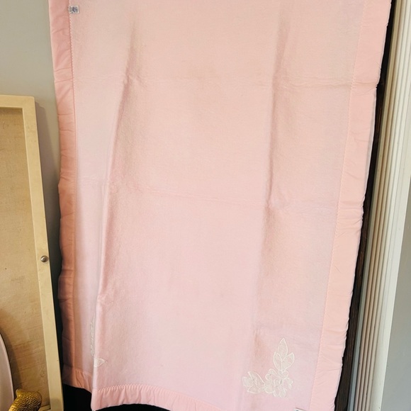 Quiltex Vintage Soft Pink Blanket with Floral Embroidery NEW